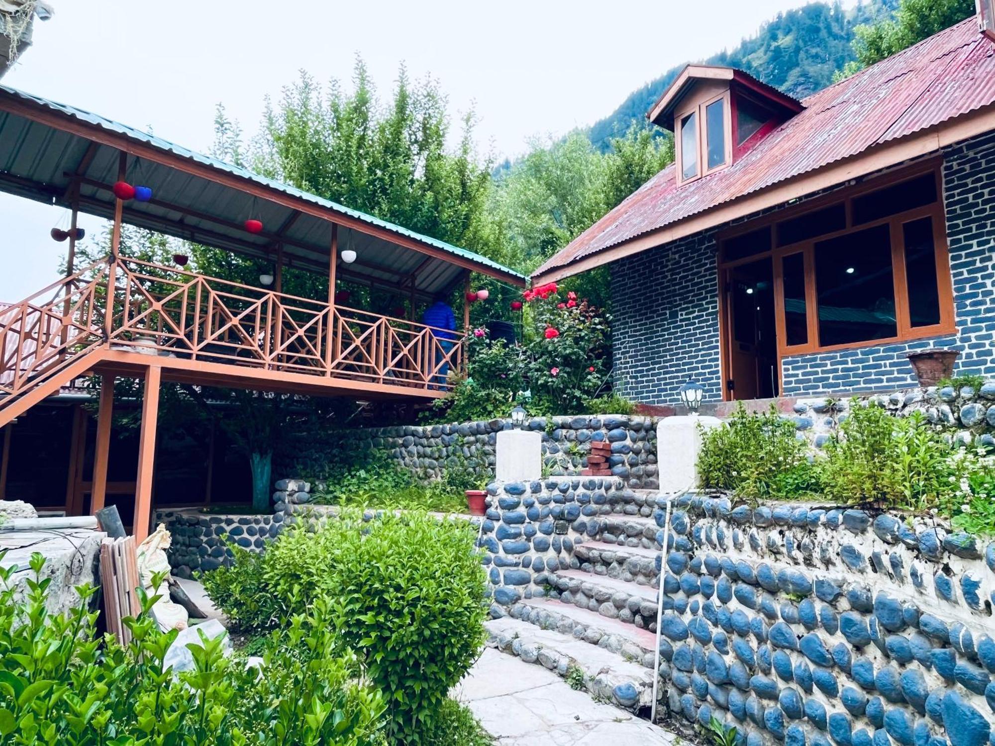 Naina Spring Resort, Manali - Away From City Hustle Manāli Exterior foto