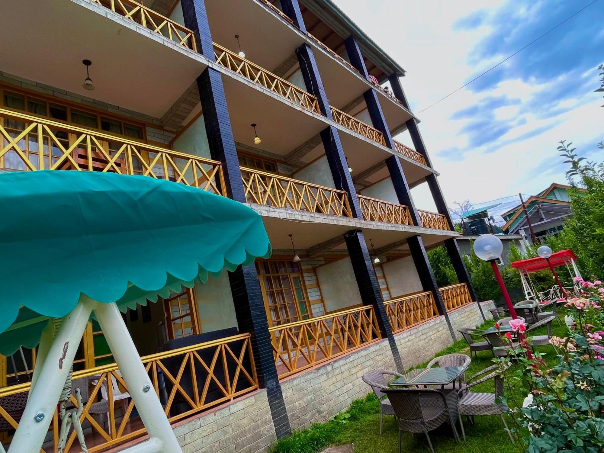 Naina Spring Resort, Manali - Away From City Hustle Manāli Exterior foto